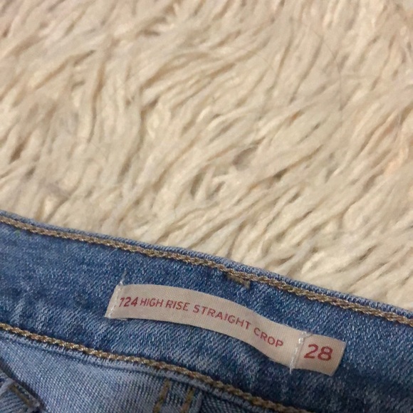 Levi’s 724 High Rise Straight Crop-Sz 28-Med Wash-Distressed Knee-Raw Edge Cuff - Picture 7 of 15